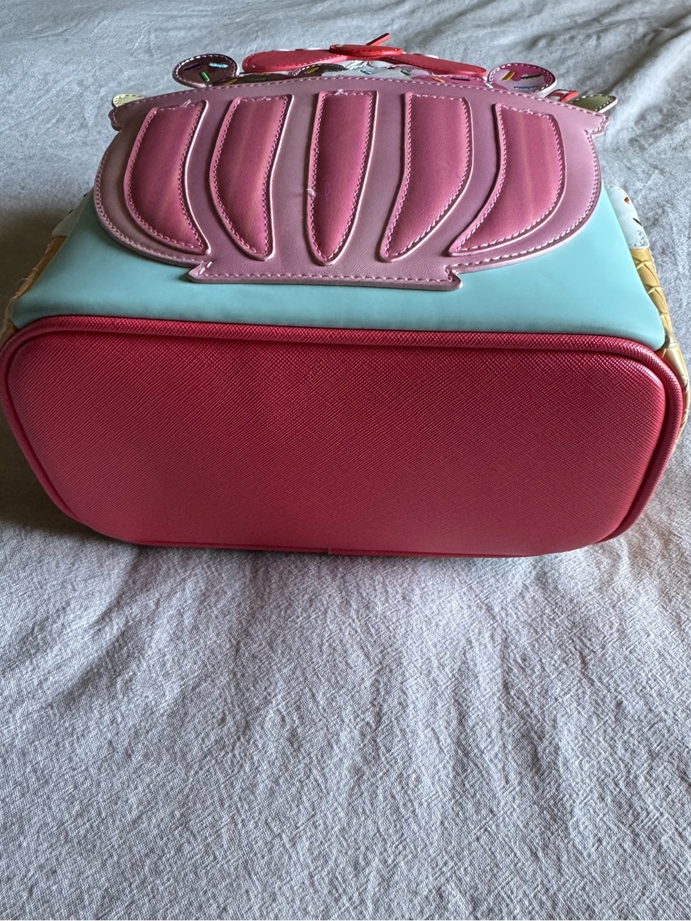 Minnie Sweet Treat Loungefly - Picture 5 of 10